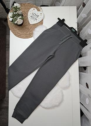 Теплые серые базовые спортивные штаны с начесом от primark 8-9 лет (128-134)