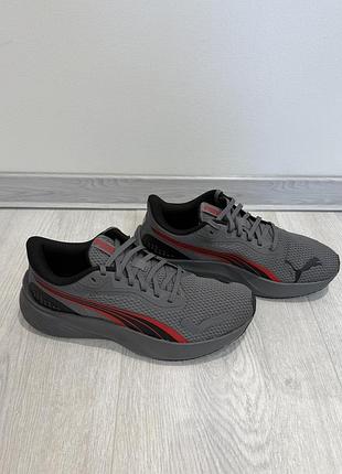 Кросівки чоловічі puma сірі з червоними смужками