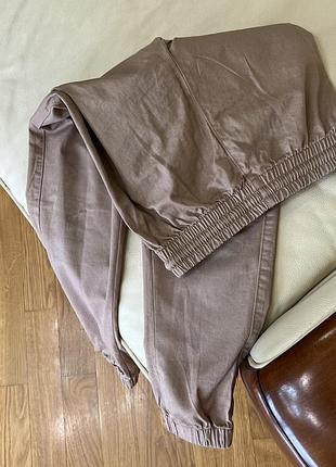 Джогери від h&m 8-9 років ріст 134 у ідеальному стані на хлопчика дов 81, крок 56.5, пояс 30, шнурок робочий, є пару плям на дод фото