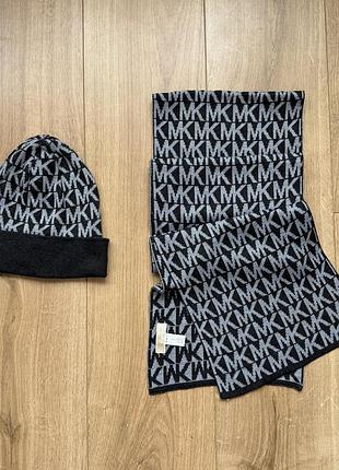 Шапка та шарф michael kors mk monogram beanie & scarf set