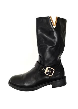 На молнии сапоги  40 eur, стелька 25,5 см