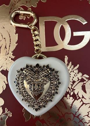 Аксесуари для жінок dolce & gabbana брелок-шарм devotion у формі святого серця, білий, золотистий