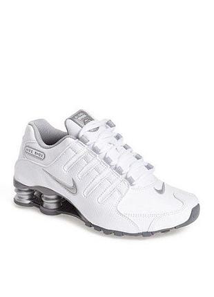 Кросівки  nike shox nz в білому кольорі (white / metallic silver / cool grey)