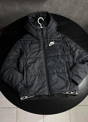 Жіноча чорна куртка демісезон nike