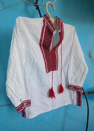 Вишиванка для хлопчика, біла з червоною вишивкою