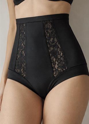 Трусики з коригуючим ефектом та мереживними вставками nearly nude розмір s