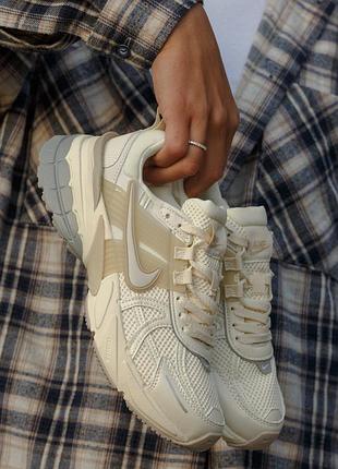 Кроссовки женские nike runtek beige
