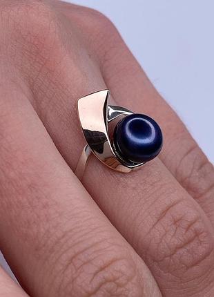Серебряное кольцо 925 пробы с жемчугом с золотой накладкой, черный цвет вставки