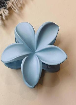 Зажим для волос, заколка краб для волос, "гавайский цветок", sky blue матовый
