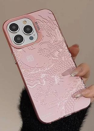 Чехол на iphone 14 plus глянцевый с драконом, защитный, розовый