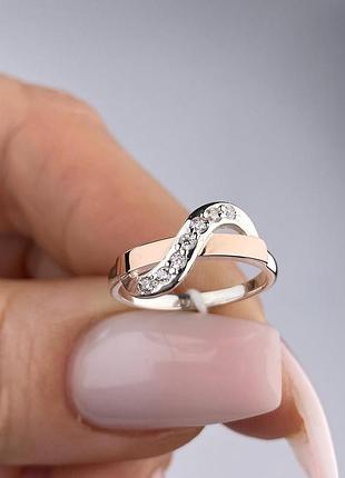 Серебряное кольцо ажурное с переплетёнием с золотыми пластинами и цирконием 925 пробы