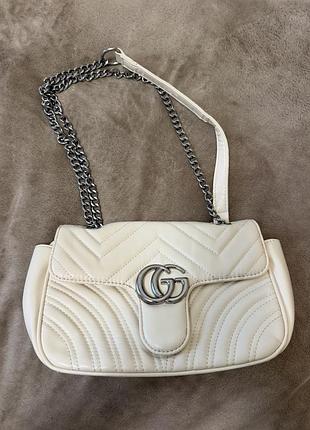 Сумка жіноча gucci молочна стьобана зі сріблястою фурнітурою