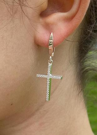 Серьги из серебра с подвесками-крестиками, с фианитами 925 пробы