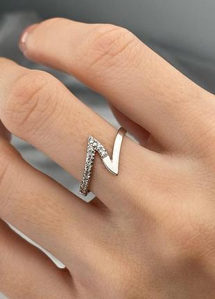 Серебряное кольцо зигзаг с дорожкой вставок с цирконием 925 пробы