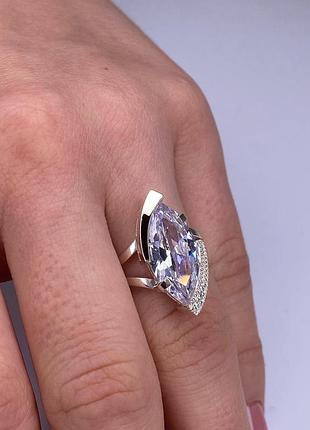 Серебряное кольцо со вставкой маркиз с цирконием 925 пробы