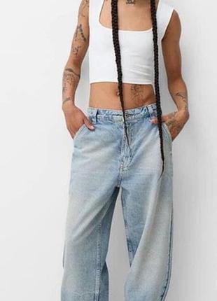 Джинсы свободного кроя bershka