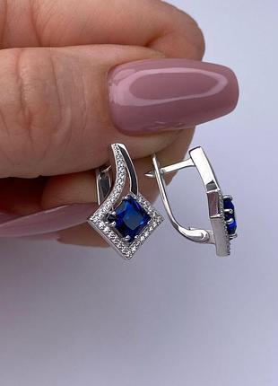 Серебряные серьги 925 пробы с ювелирным стеклом, синий цвет вставки