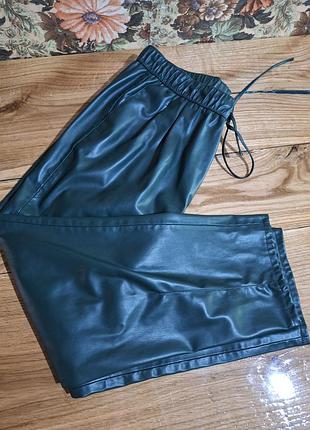 Брюки жіночі zara шкіряні темно-зелені
