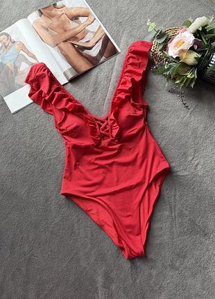 Червоний суцільний купальник з рюшами з чашками h&m