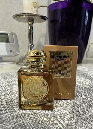 Burberry goddess парфуми