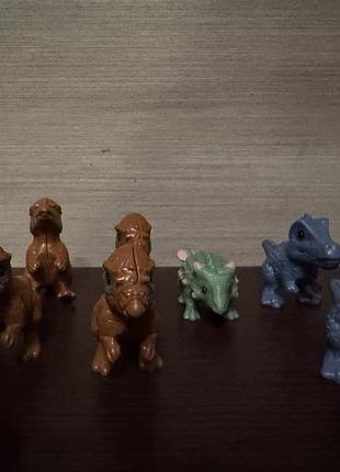 Іграшкові фігурки хлопчик kinder surprise динозаври