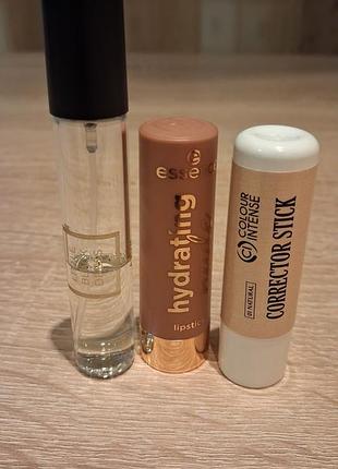 Набір декоративної косметики: помада essence hydrating nude, коректор colour intense corrector stick та парфум avon little black dress 4мл