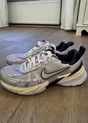 Кросівки жіночі nike сірі з бузковим, розмір 39