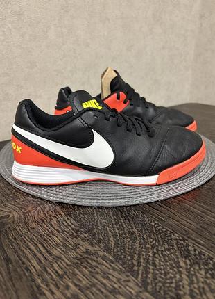 Футзалки дитячі nike чорні з помаранчевим, розмір 38, довжина устілки 24 см