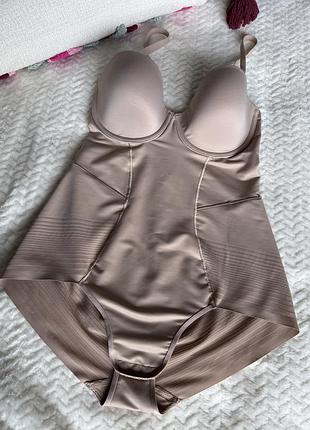 Корректирующая боди грация marks &amp; spencer утягивающее белье боди с чашкой 70d 32d пудра