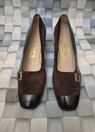 Винтажные туфли -лодочки salvatore ferragamo из коричневой кожи с золотой пряжкой в ​​виде конской уздечки