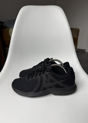 Кросівки nike revolution 4