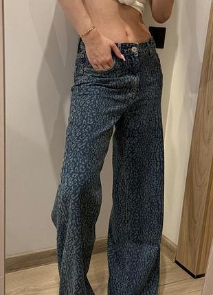 Джинси жіночі pull and bear широкі з тваринним принтом