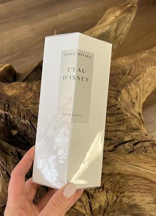 Туалетна вода issey miyake l'eau d'issey eau de toilette 50 мл для жінок
