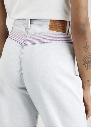 Світло-блакитні джинси levi’s premium ribcage straight ankle з кольоровою вишивкою. розмір 24
