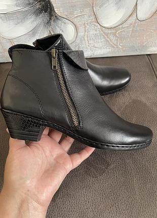 Шкіряні черевики rieker