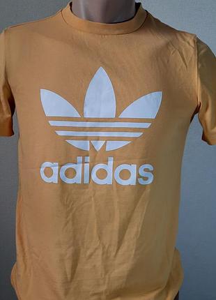 Футболка чоловіча adidas поморанчова з логотипом