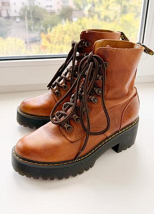 Шкіряні черевики dr. martens leona — розмір 39 (uk 6 / us 8)