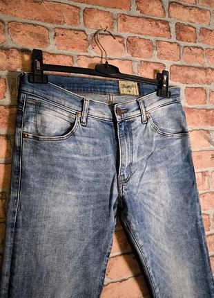 Джинсы мужские с эффектом вареной ткани wrangler