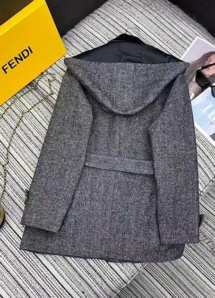 Пальто жіноче fendi з капюшоном сіре