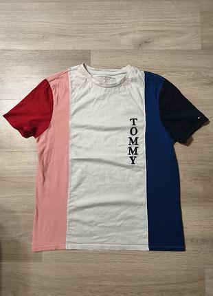 Базовая футблока от tommy hilfiger