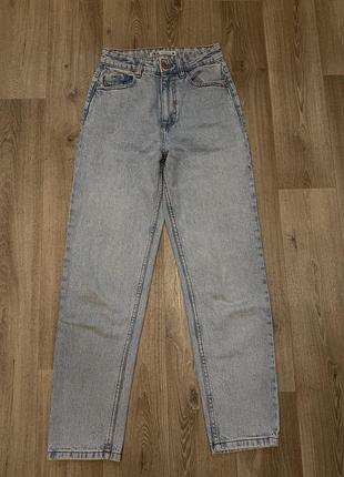 Світло-блакитні джинси zara mom fit / straight з високою посадкою (оригінал)