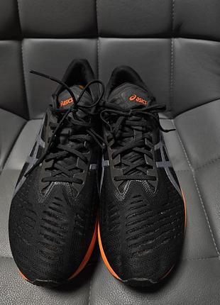 Кросівки чоловічі asics novablast чорні з помаранчевим