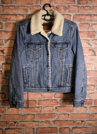 Толстая плотная джинсовая куртка шерпа женская levis