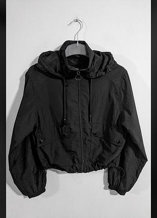 Куртка-ветровка pull and bear
