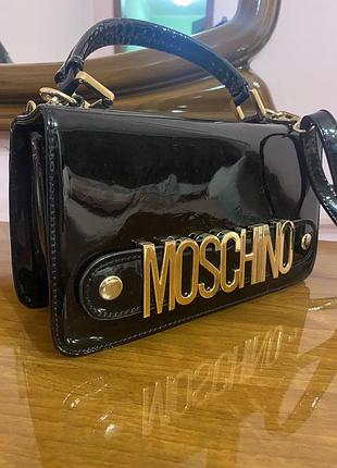 Сумка для женщин moschino лаковая черная