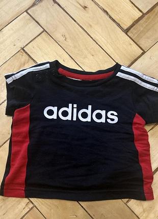 Футболка для хлопчиків adidas чорна з червоним