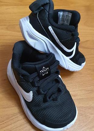 Продам оригинальные кроссовки nike 22р.13,7см
отличное состояние 
легенькие 
без торга