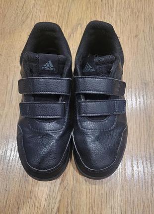 Продам чорні шкіряні кросівки на хлопчика. розмір 33,5. устілка 22см
adidas