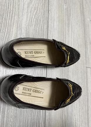 Класичні лофери бренду kurt geiger. 5