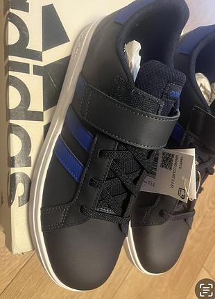 Кросівки дитячі adidas grand court 2.0 el темно-сині з яскраво-синіми смужками